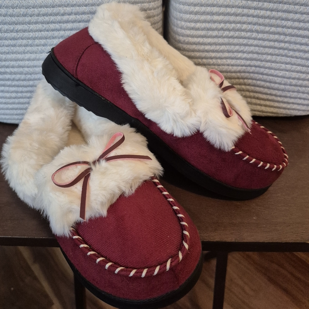 Women's Rock Dove Memory Foam Red Faux Fur Slippers Size US 8-9